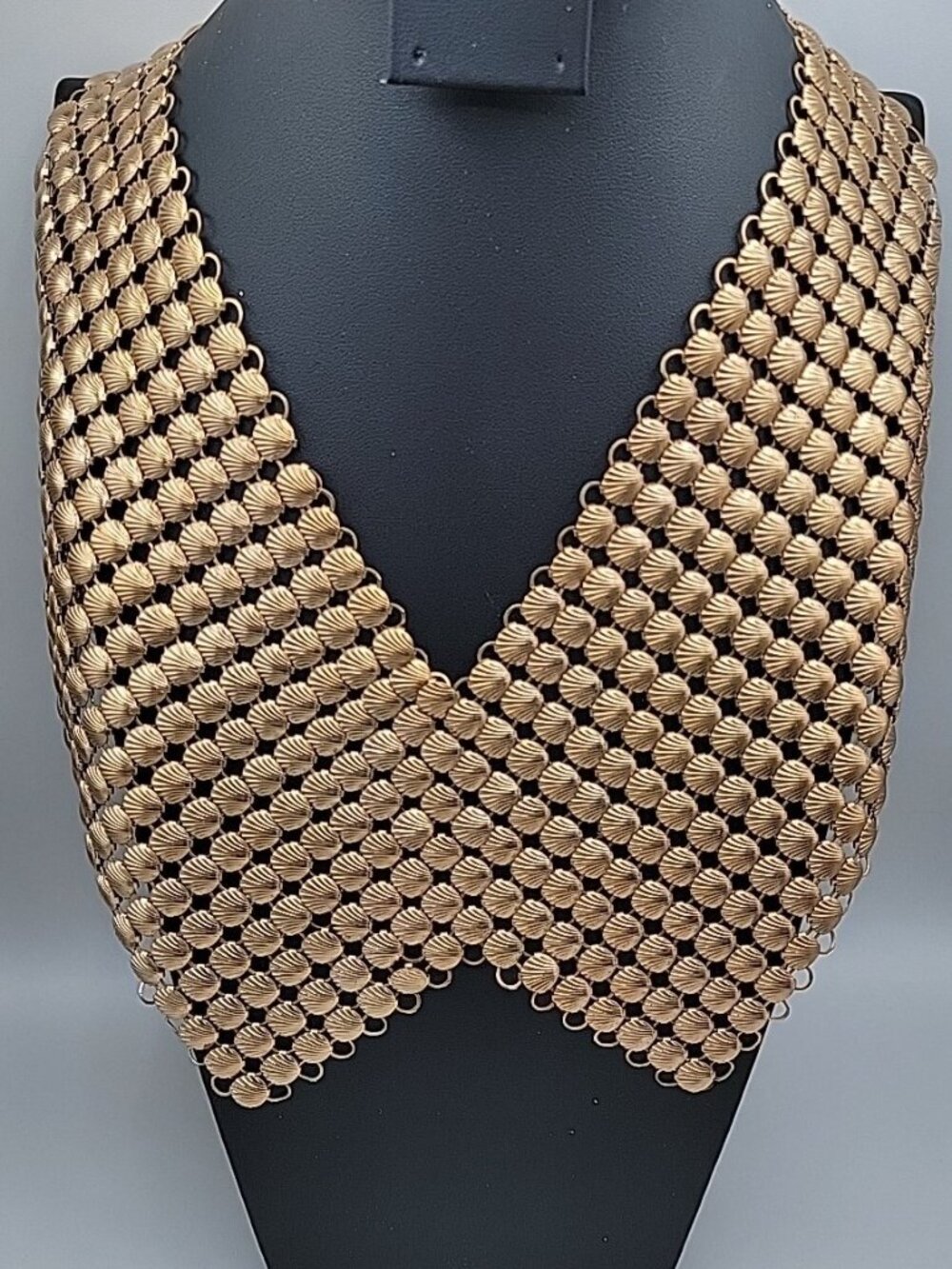 Shell Shaped Mesh Large Bib Shaw Necklace Gold Tone Metal Rare Full Front 1970s - Picture 2 of 9
